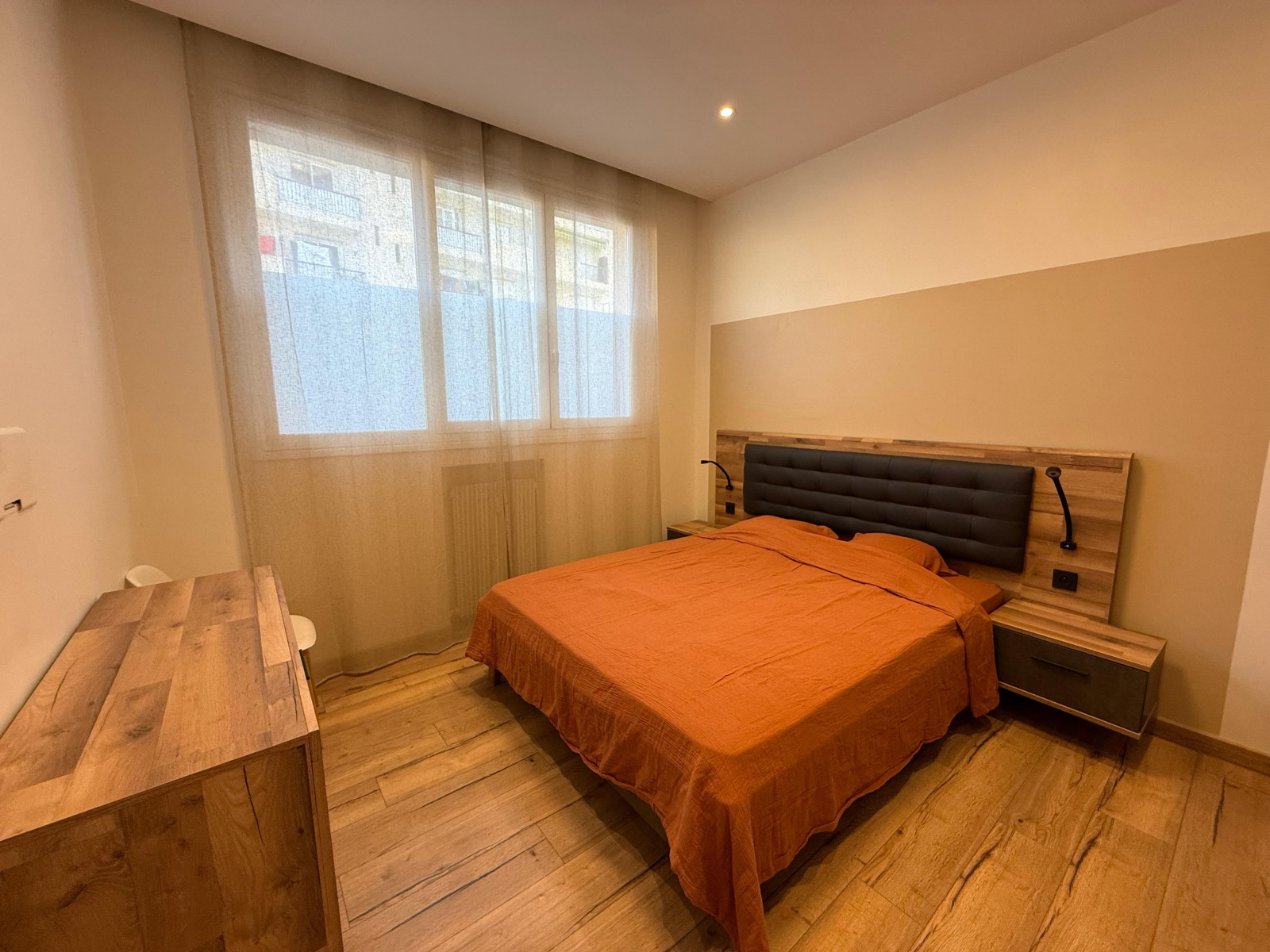 
                                                Vente
                                                 Nice -  Superbe T3 rénové avec jardin