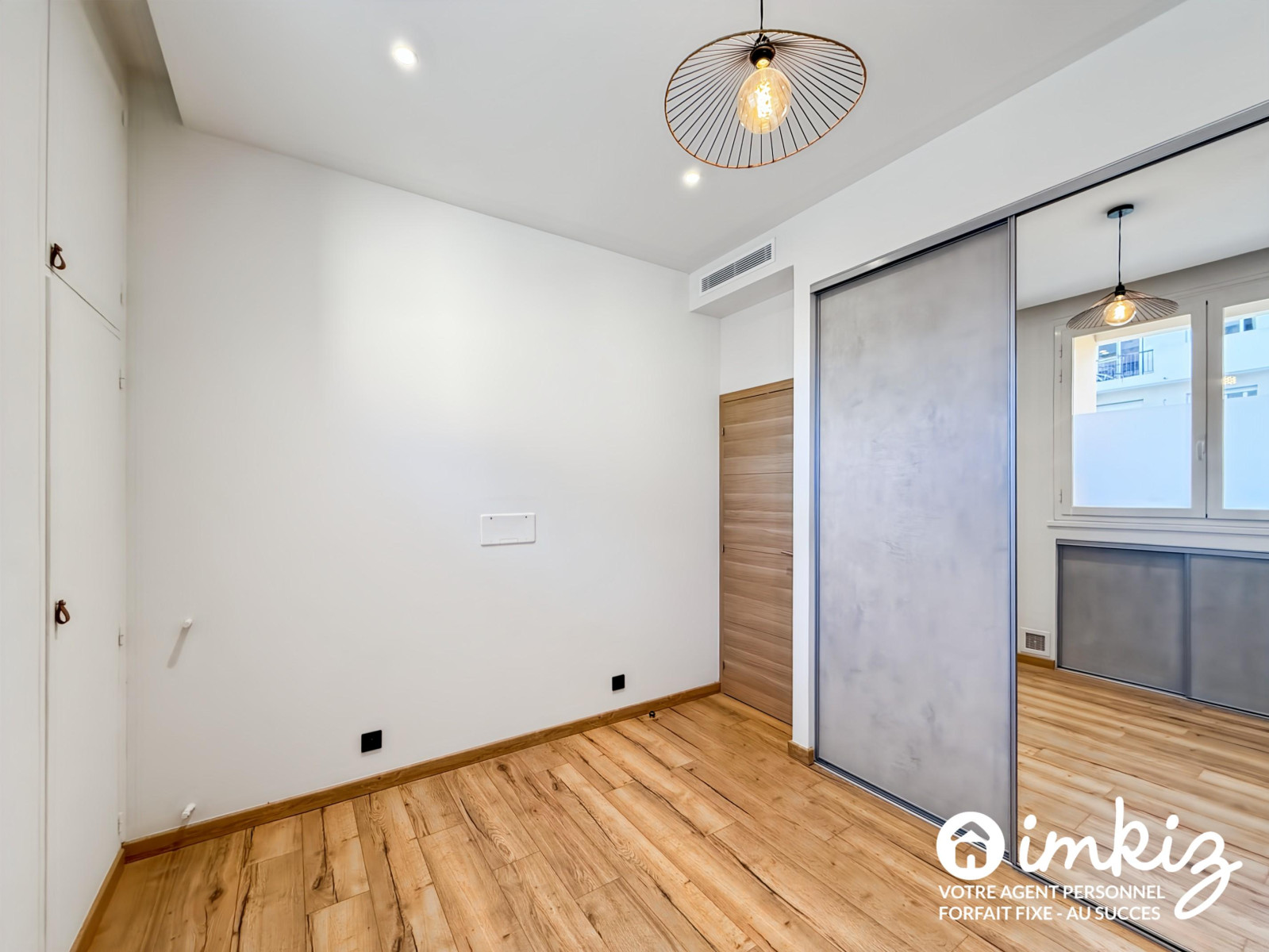 
                                                Vente
                                                 Nice -  Superbe T3 rénové avec jardin