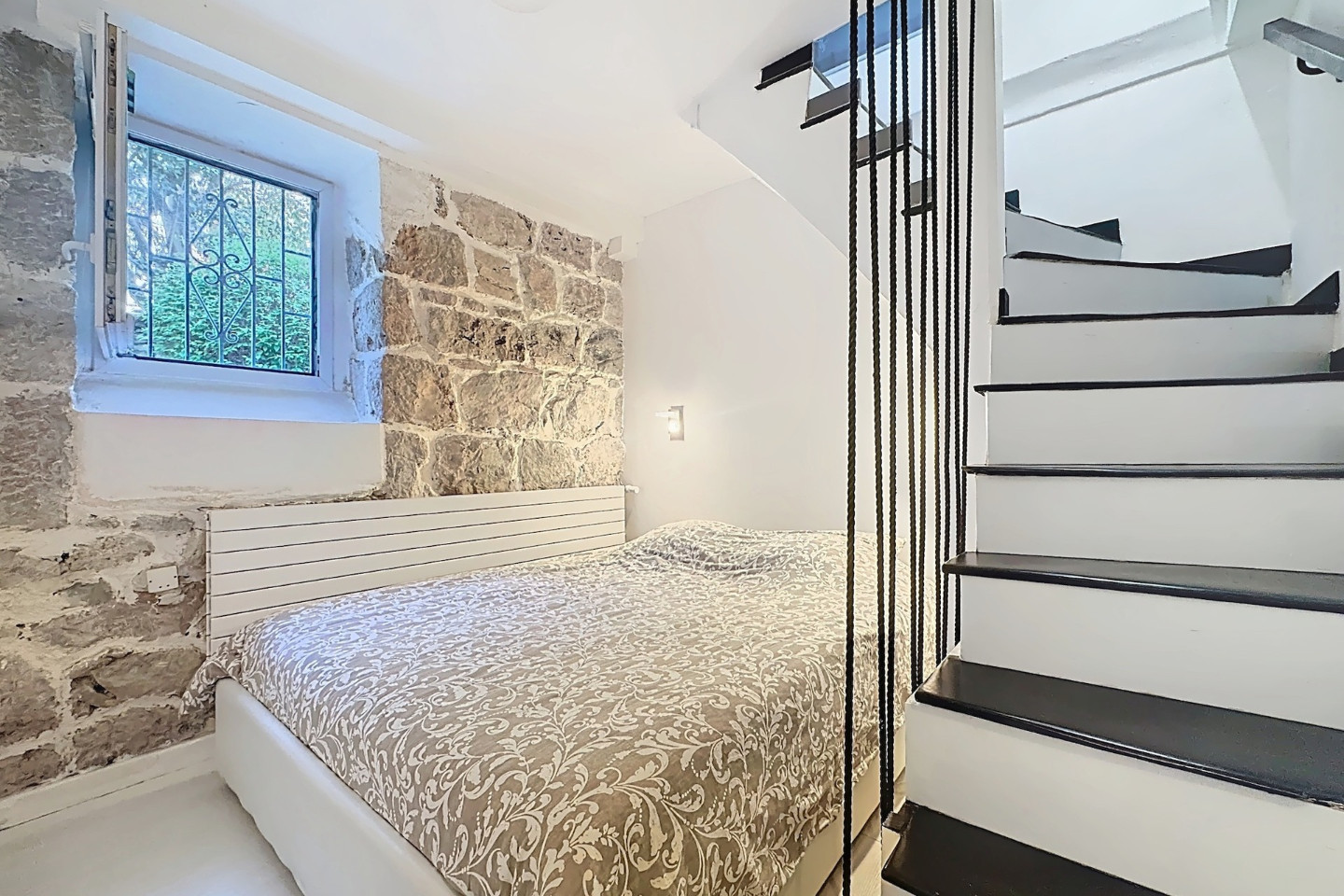 
                                                Vente
                                                 Nice Valrose - Charmant 2 pièces en duplex