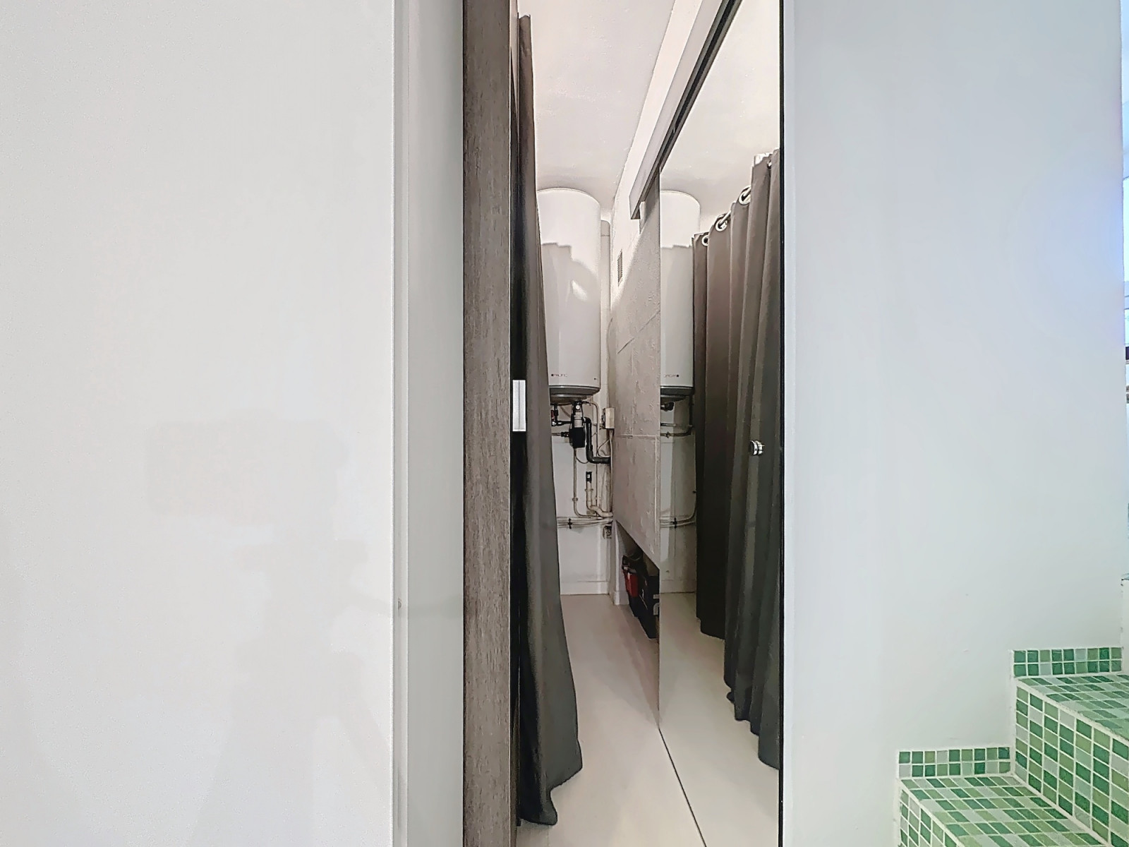 
                                                Vente
                                                 Nice Valrose - Charmant 2 pièces en duplex dans un Palais Belle Epoque entouré de jardins