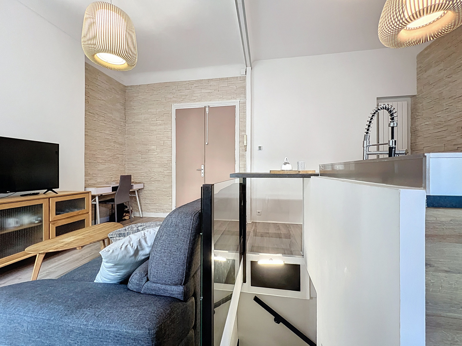 
                                                Vente
                                                 Nice Valrose - Charmant 2 pièces en duplex dans un Palais Belle Epoque entouré de jardins