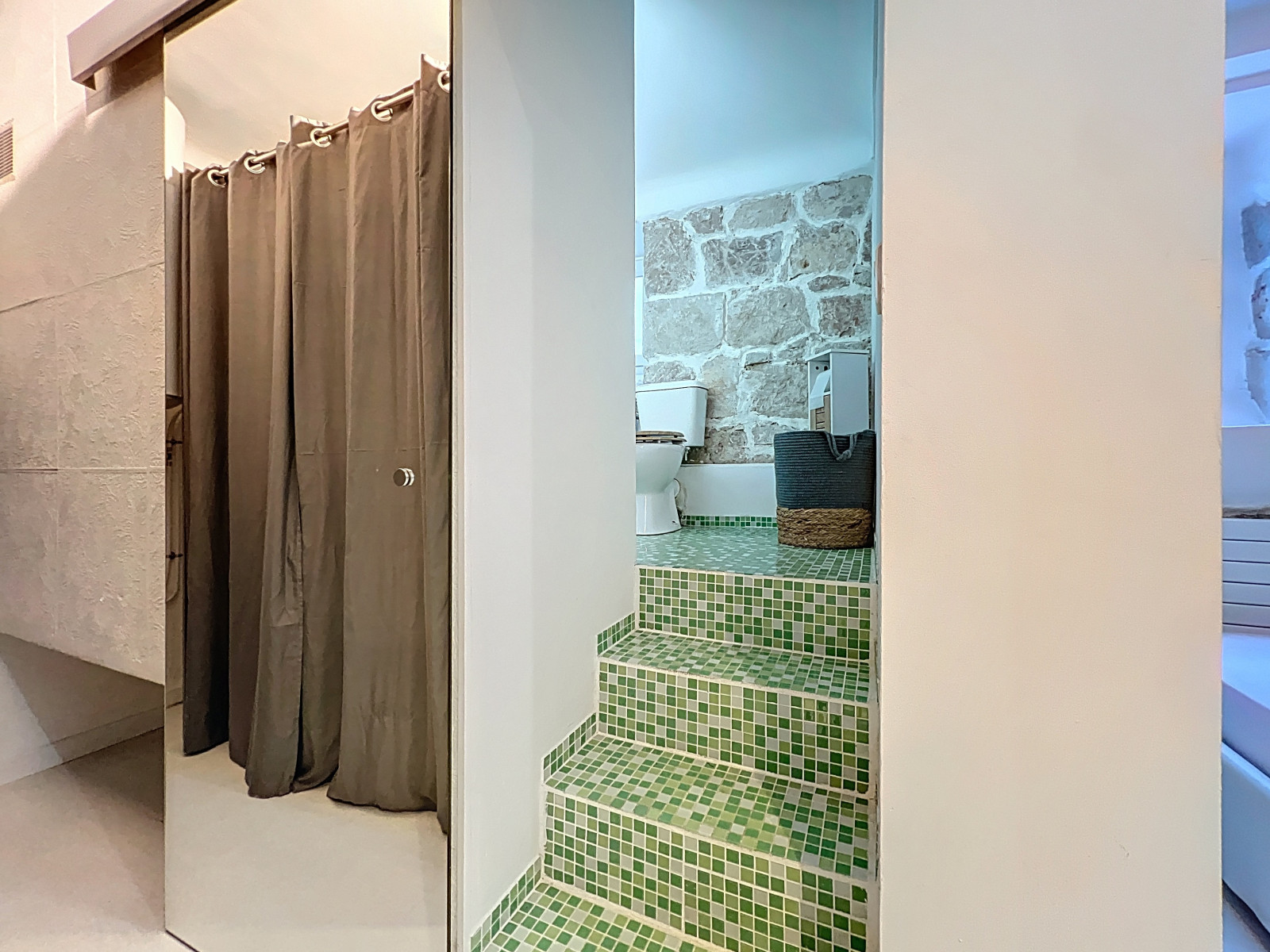 
                                                Vente
                                                 Nice Valrose - Charmant 2 pièces en duplex dans un Palais Belle Epoque entouré de jardins