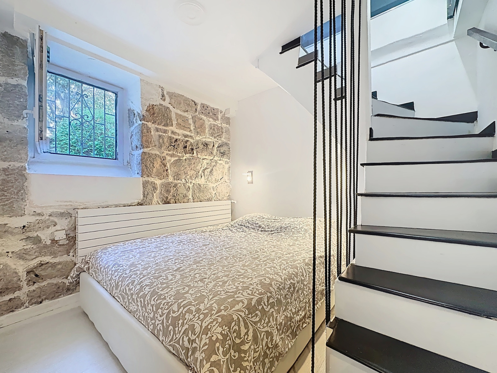 
                                                Vente
                                                 Nice Valrose - Charmant 2 pièces en duplex