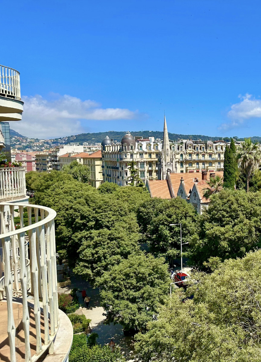 
                                                Vente
                                                 Nice Victor Hugo - Élégant 3 pièces traversant de 80 m² avec vue dégagée