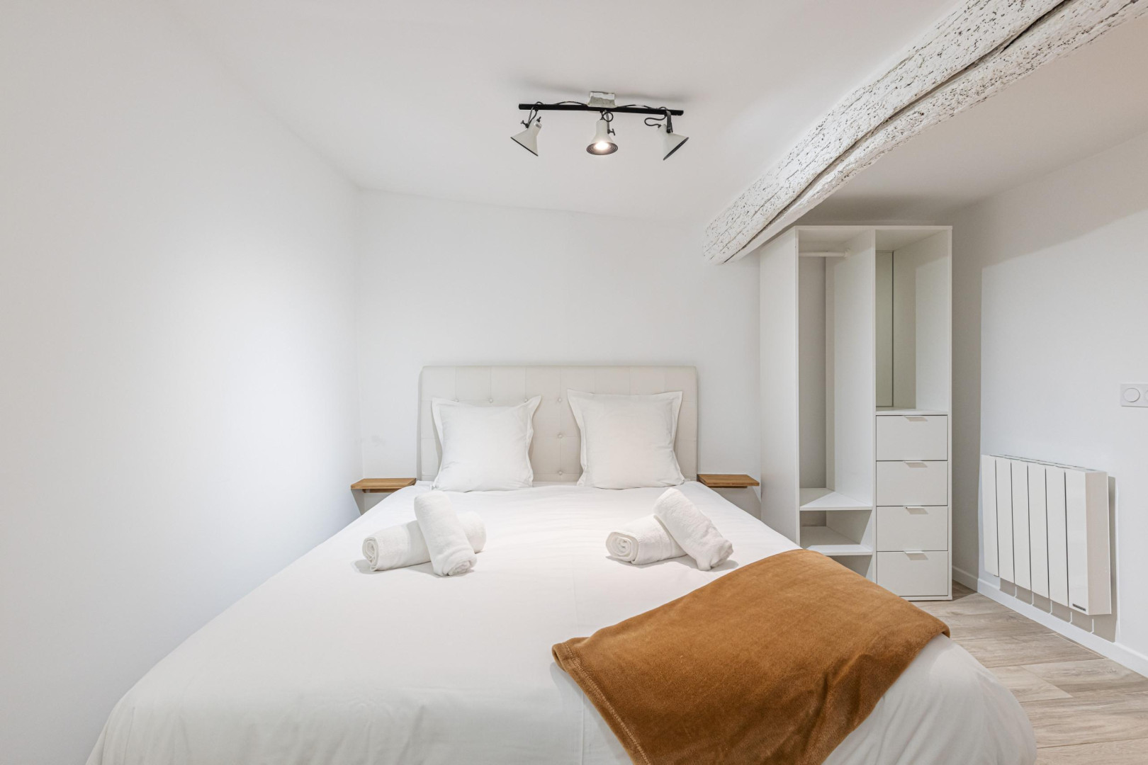 
                                                Vente
                                                 Nice - Vieux Nice - Charmant 2 pièces de 42 m² entièrement rénové au coeur de la vieille ville