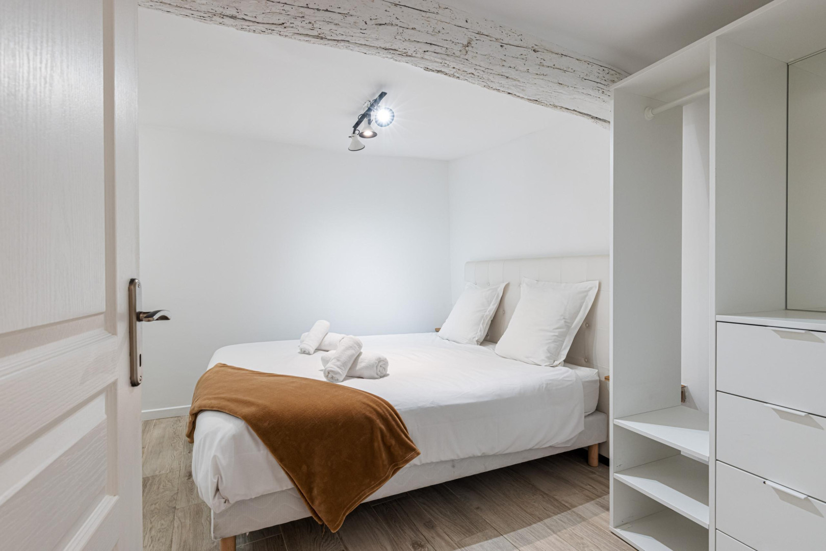 
                                                Vente
                                                 Nice - Vieux Nice - Charmant 2 pièces de 42 m² entièrement rénové au coeur de la vieille ville