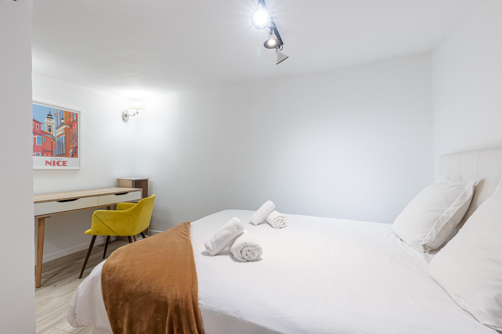 
                                                Vente
                                                 Nice - Vieux Nice - Charmant 2 pièces de 42 m² entièrement rénové au coeur de la vieille ville