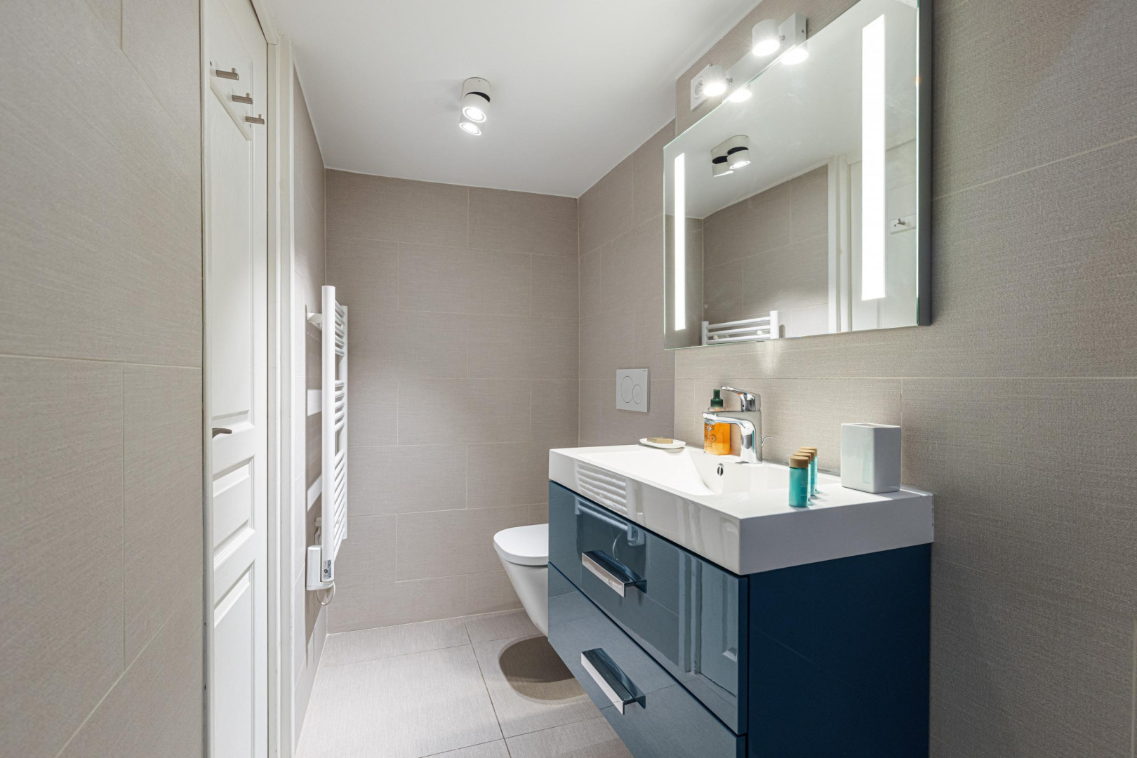 
                                                Vente
                                                 Nice - Vieux Nice - Charmant 2 pièces de 42 m² entièrement rénové au coeur de la vieille ville