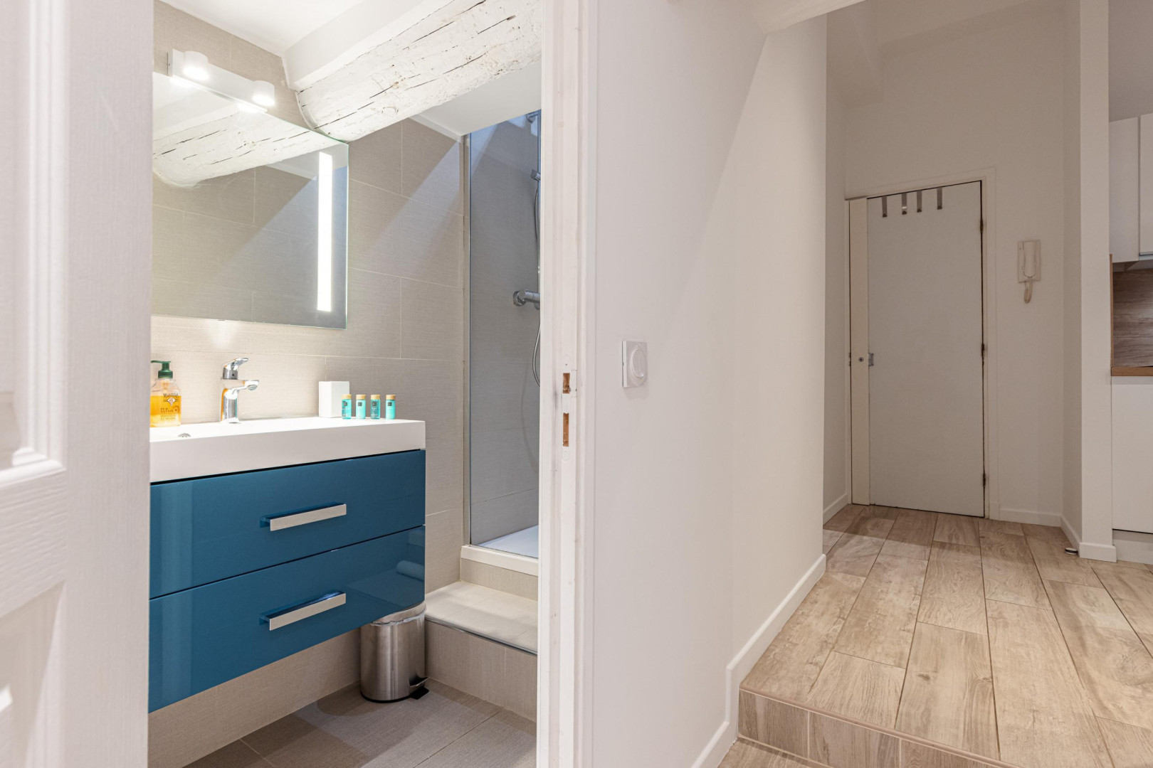 
                                                Vente
                                                 Nice - Vieux Nice - Charmant 2 pièces de 42 m² entièrement rénové au coeur de la vieille ville