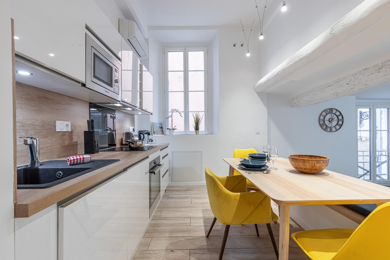 
                                                Vente
                                                 Nice - Vieux Nice - Charmant 2 pièces de 42 m² entièrement rénové au coeur de la vieille ville