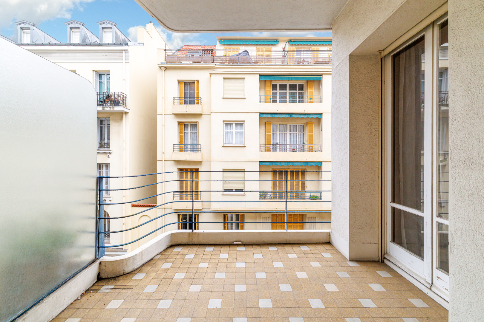 
                                                Vente
                                                 Nice - Wilson-  Joli 3 pièces traversant avec de nombreux extérieurs à rénover