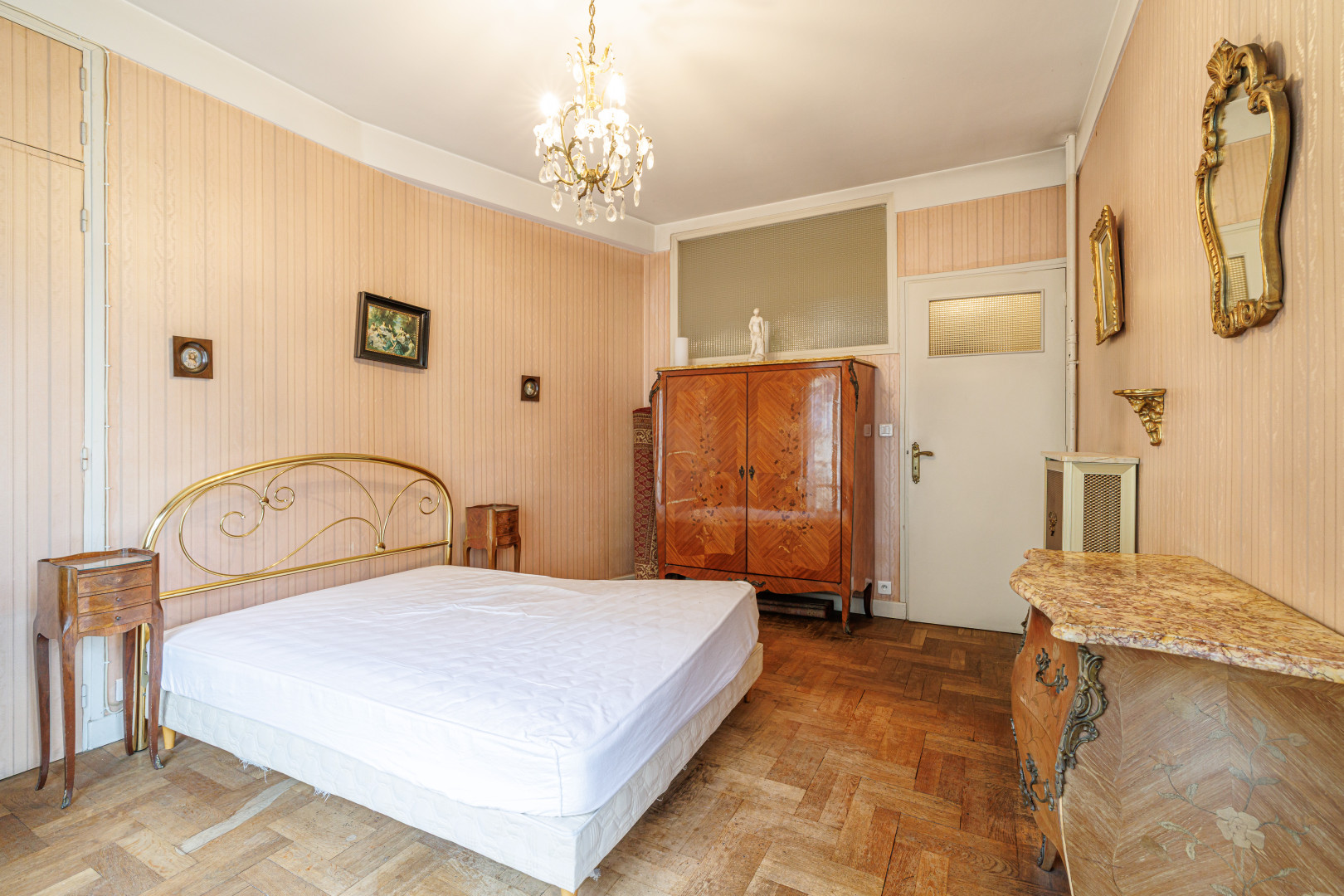 
                                                Vente
                                                 Nice - Wilson-  Joli 3 pièces traversant avec de nombreux extérieurs à rénover