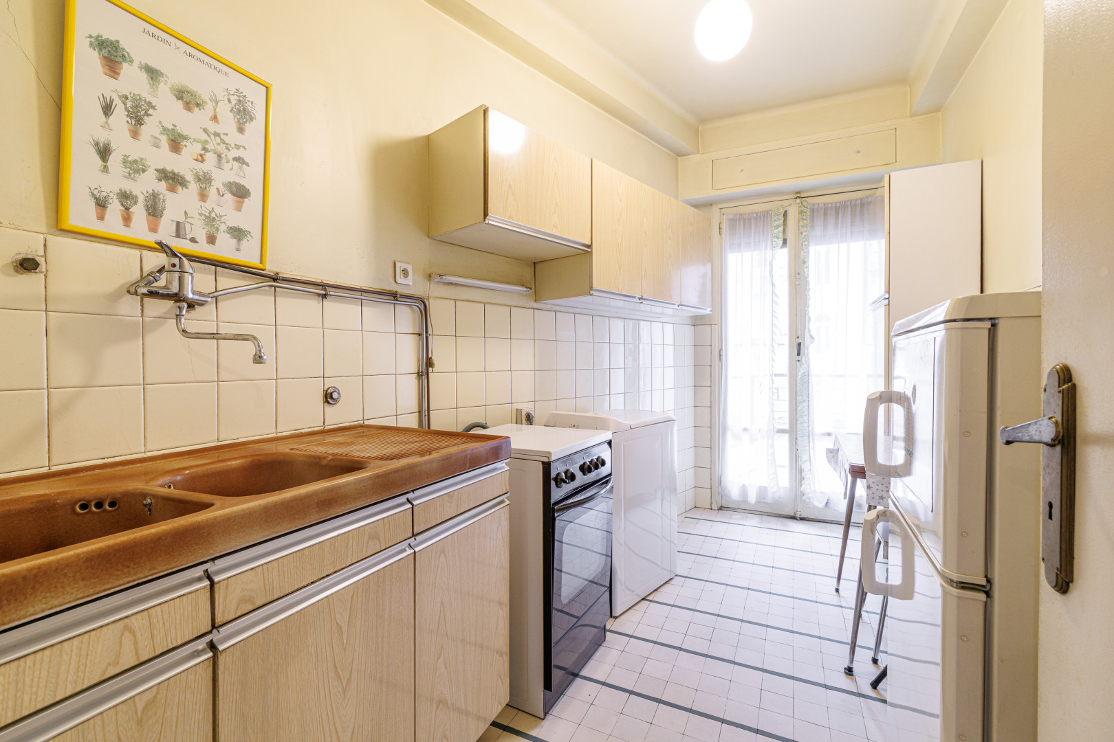 
                                                Vente
                                                 Nice - Wilson-  Joli 3 pièces traversant avec de nombreux extérieurs à rénover