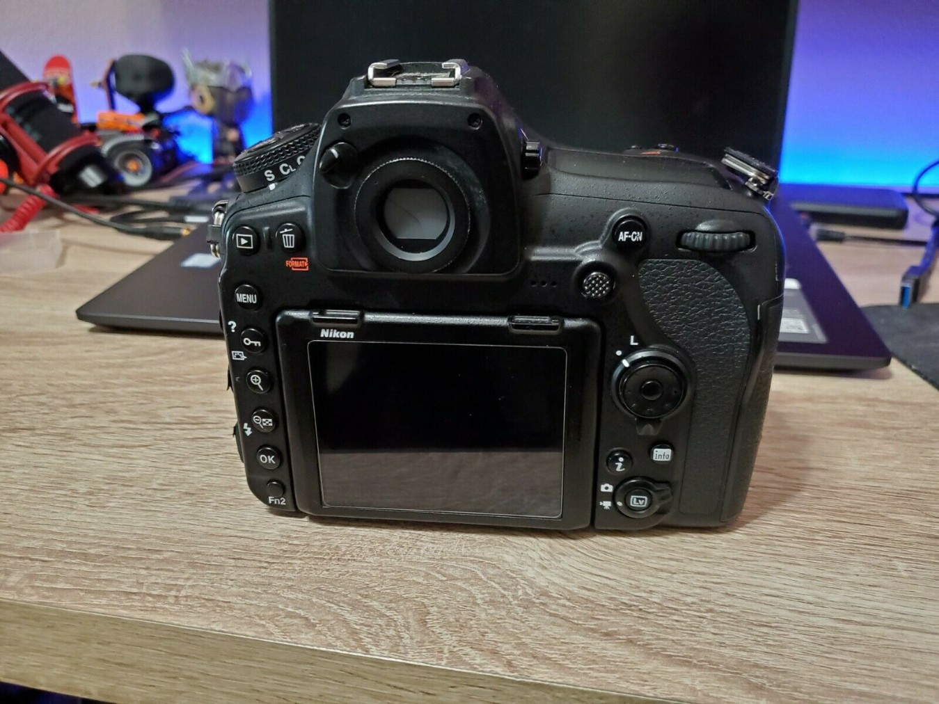 
                                                Photo
                                                 NIKON D850