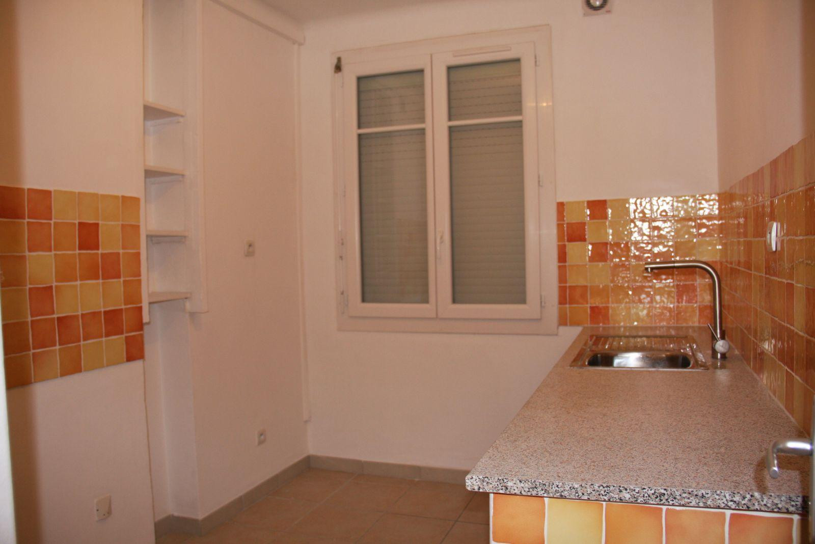 
                                                Location
                                                 Nîmes quartier Talabot appartement T3 de 54 m2