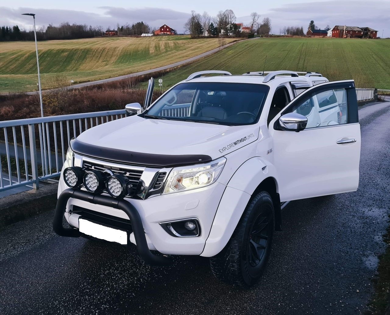 
                                                Voiture
                                                 Nissan Navara Arctic 35, 5 places