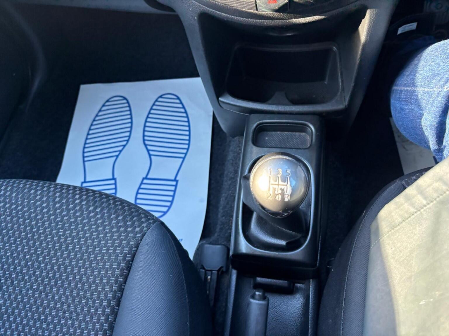 
                                                Voiture
                                                 Nissan Note 1.4 16v SE 5dr