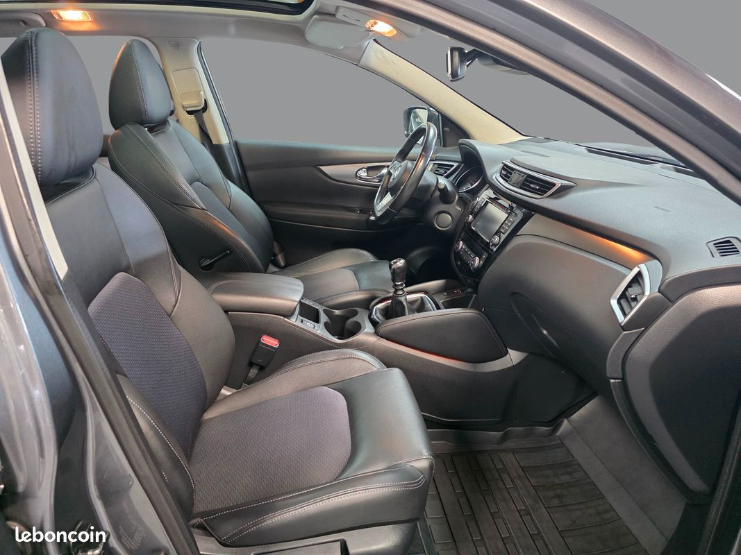 
                                                Voiture
                                                 Nissan qashqai - 1.5 dci 110 cv tekna+