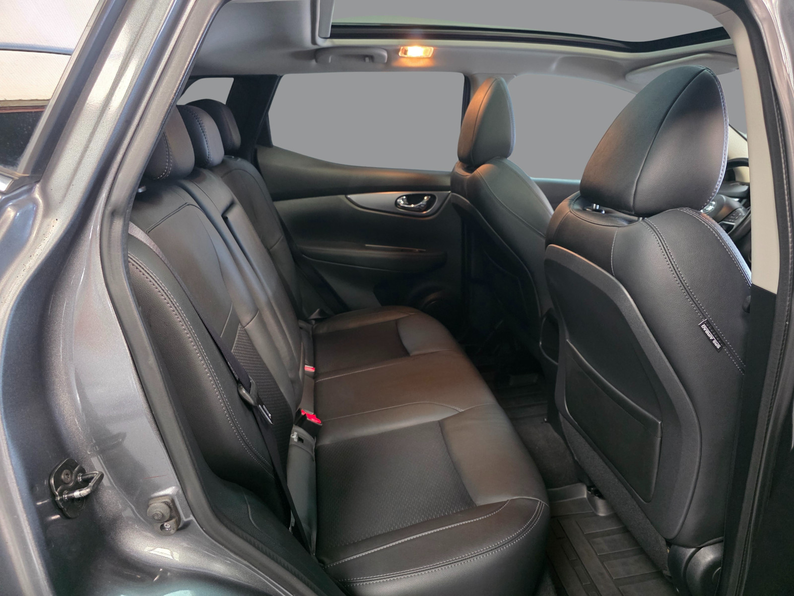 
                                                Voiture
                                                 Nissan qashqai - 1.5 dci 110 cv tekna+