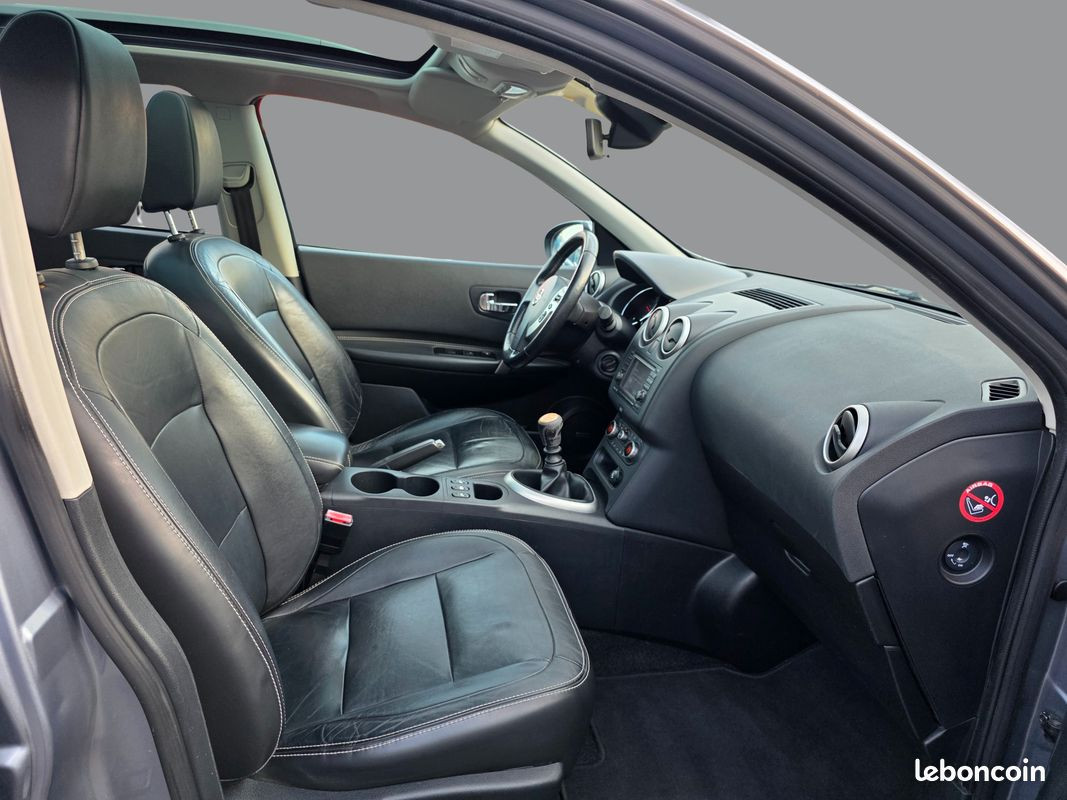 
                                                Voiture
                                                 NISSAN QASHQAI - 1.6 dCi 130 CV - TechView Edition