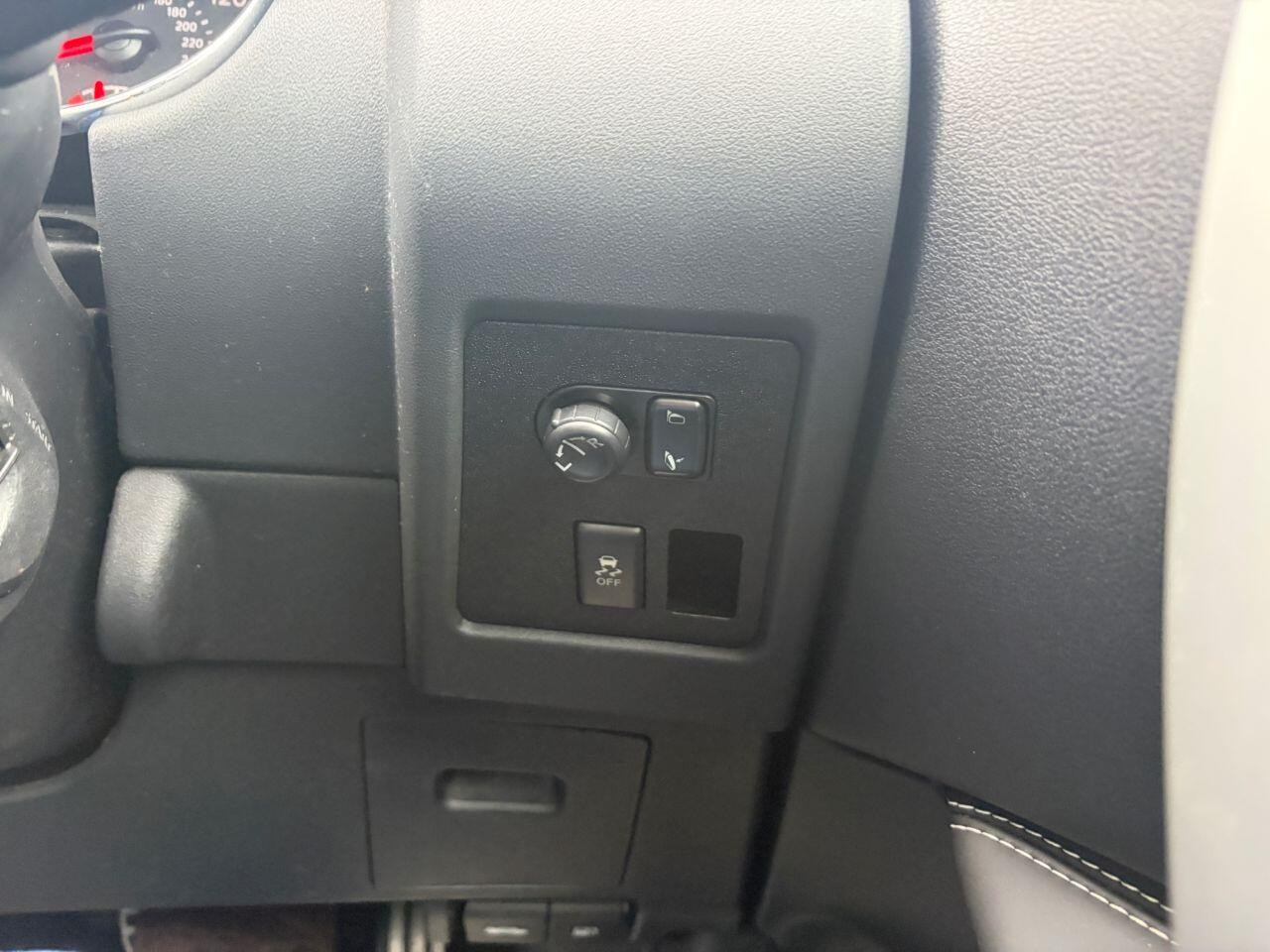 
                                                Voiture
                                                 Nissan Qashqai 2.0 Tekna SUV 5dr Petrol CVT 4WD Euro 4 (141 ps) AUTO MOT 10/26 109K NICE SPEC