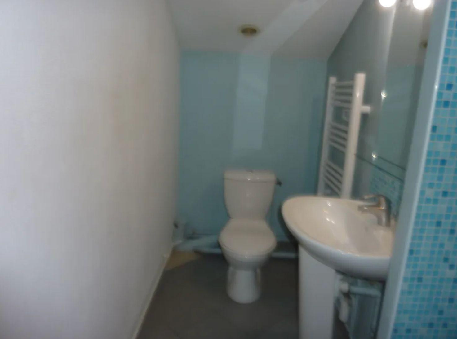 
                                                Location
                                                 NOISY-LE-SEC Centre- Studio 22m2-