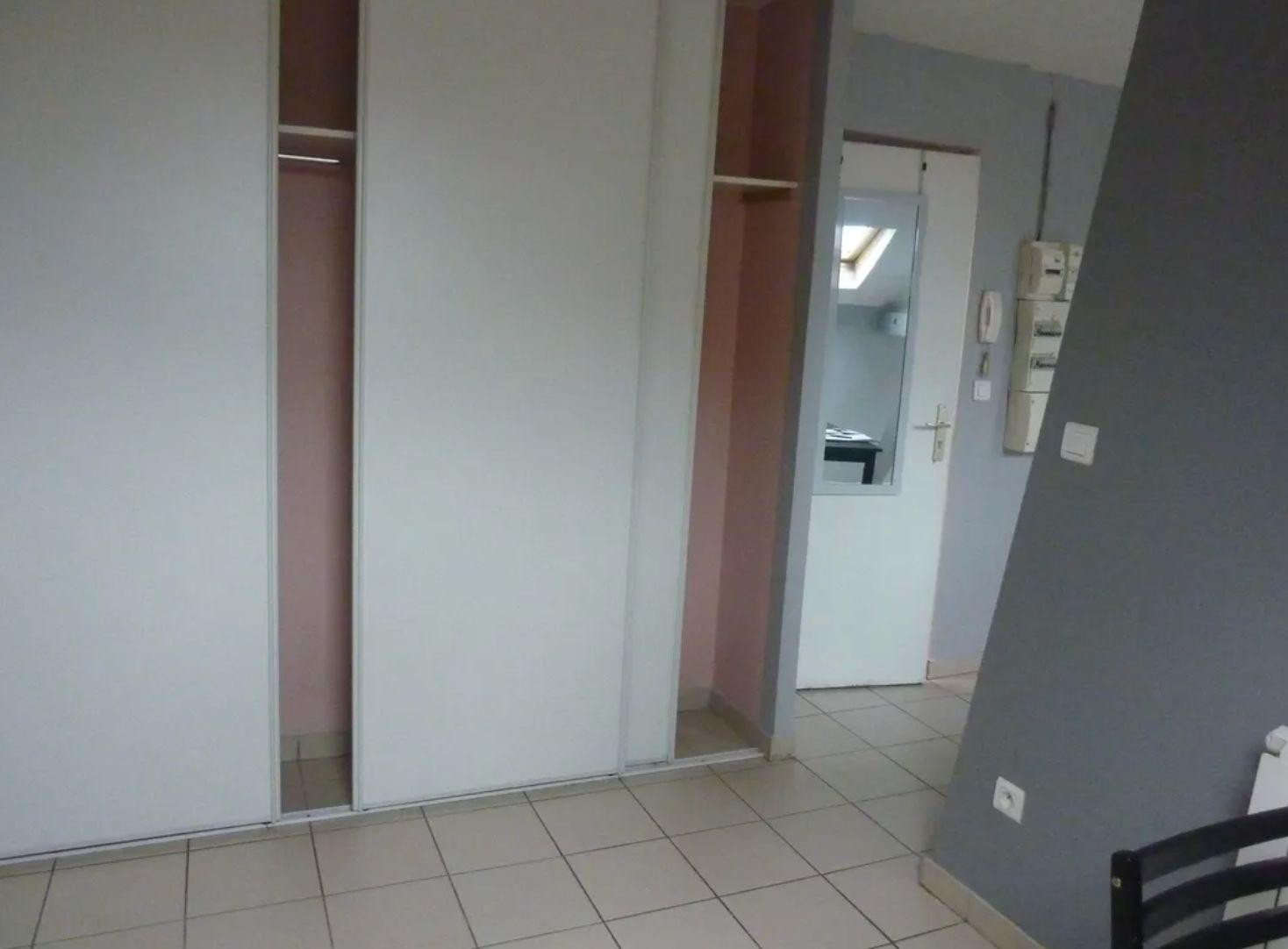 
                                                Location
                                                 NOISY-LE-SEC Centre- Studio 22m2-