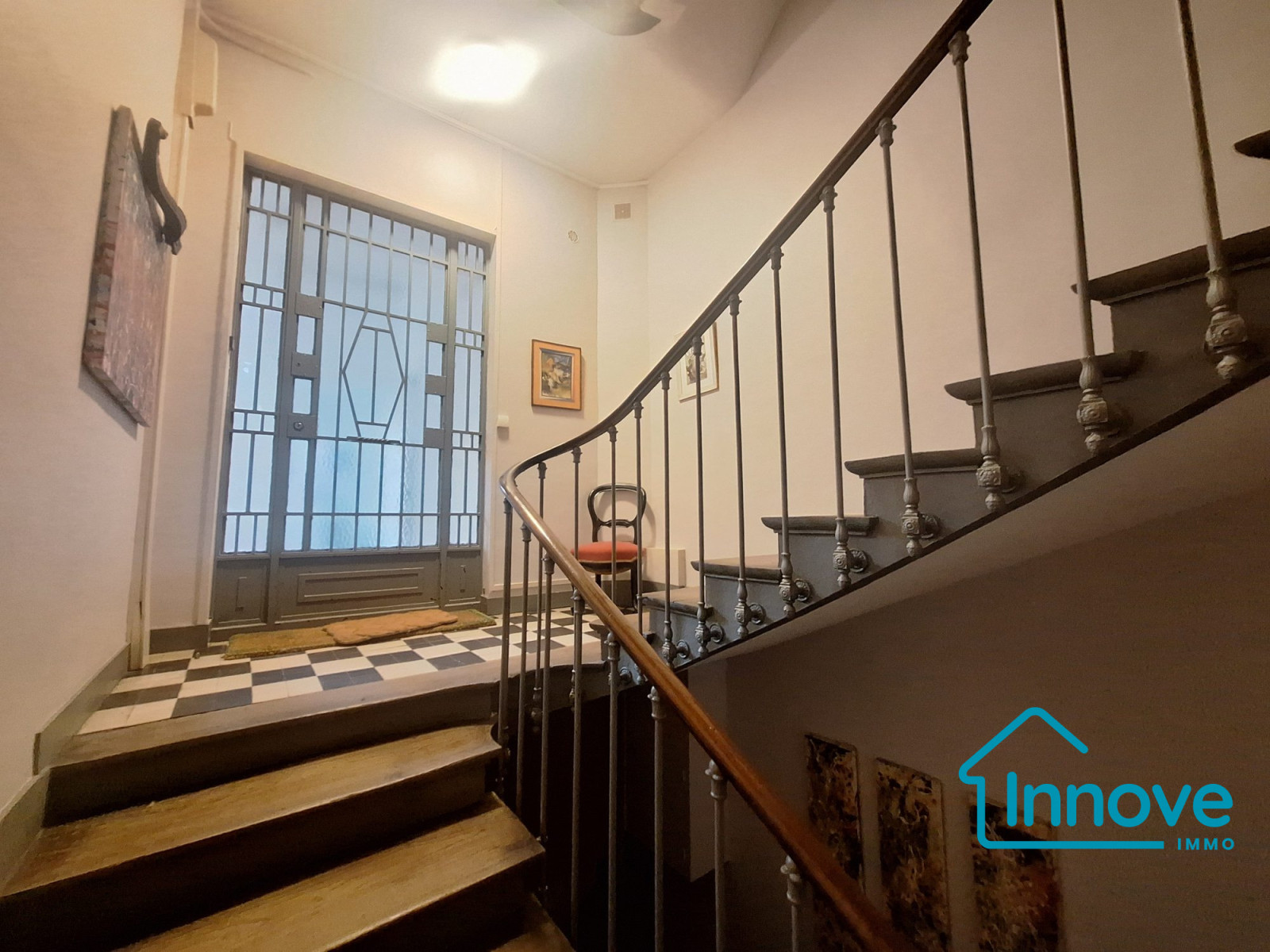 
                                                Vente
                                                 Notre-Dame : Appartement atypique avec 6 chambres et extérieur.