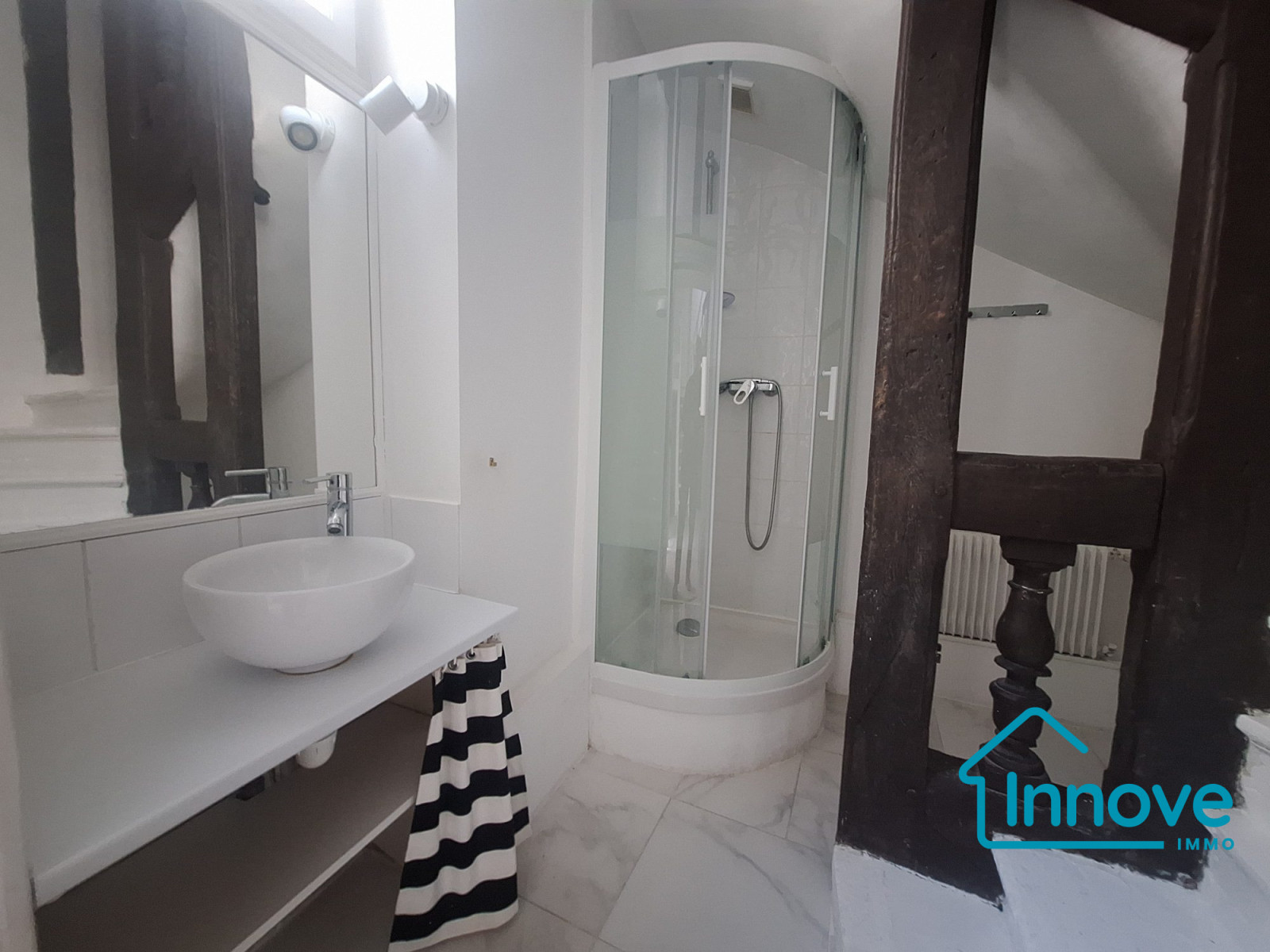 
                                                Vente
                                                 Notre-Dame : Appartement atypique avec 6 chambres et extérieur.