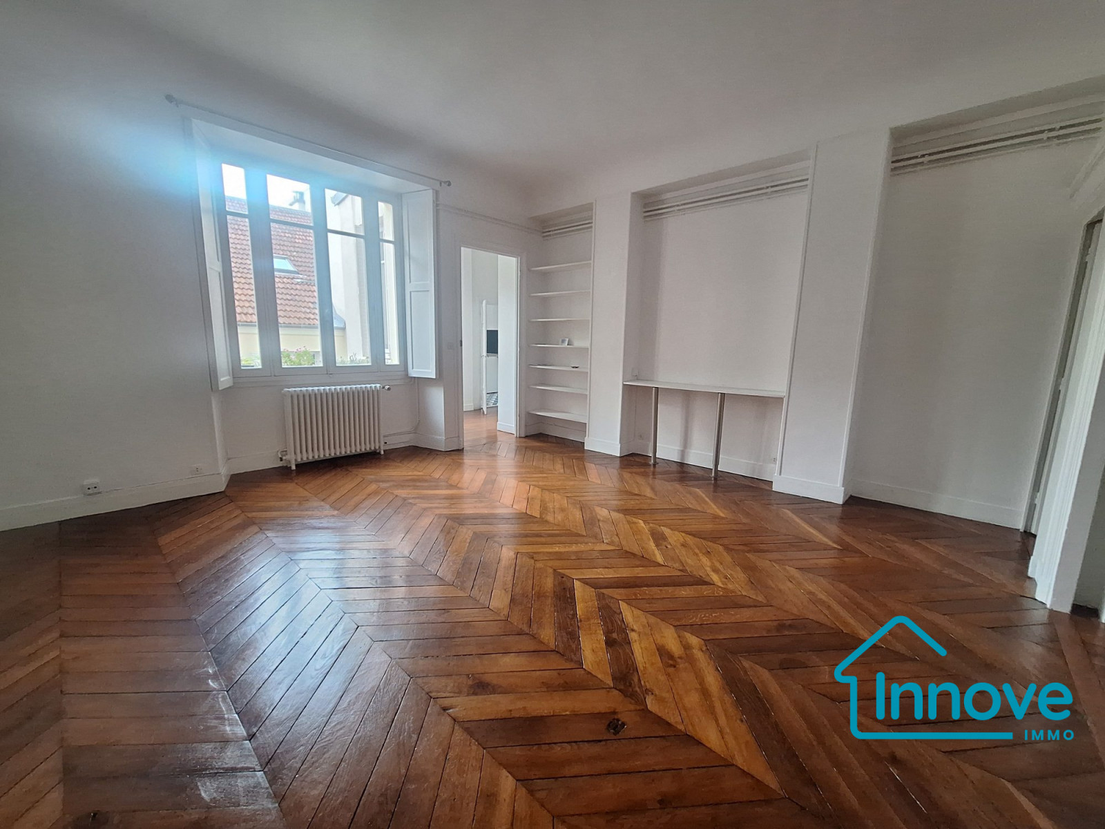 
                                                Vente
                                                 Notre-Dame : Appartement atypique avec 6 chambres et extérieur.