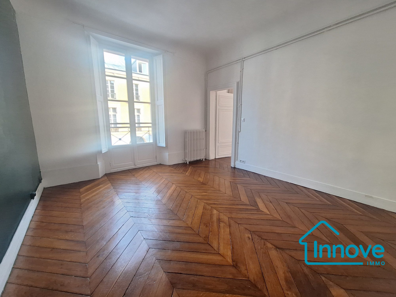 
                                                Vente
                                                 Notre-Dame : Appartement atypique avec 6 chambres et extérieur.