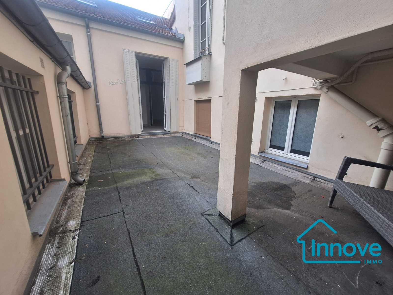 
                                                Vente
                                                 Notre-Dame : Appartement atypique avec 6 chambres et extérieur.