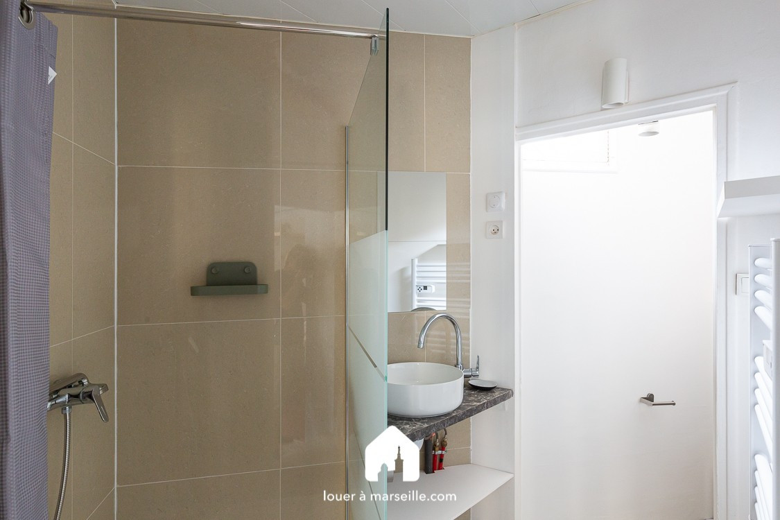 
                                                Location
                                                 NOTRE DAME DU MONT - LAM