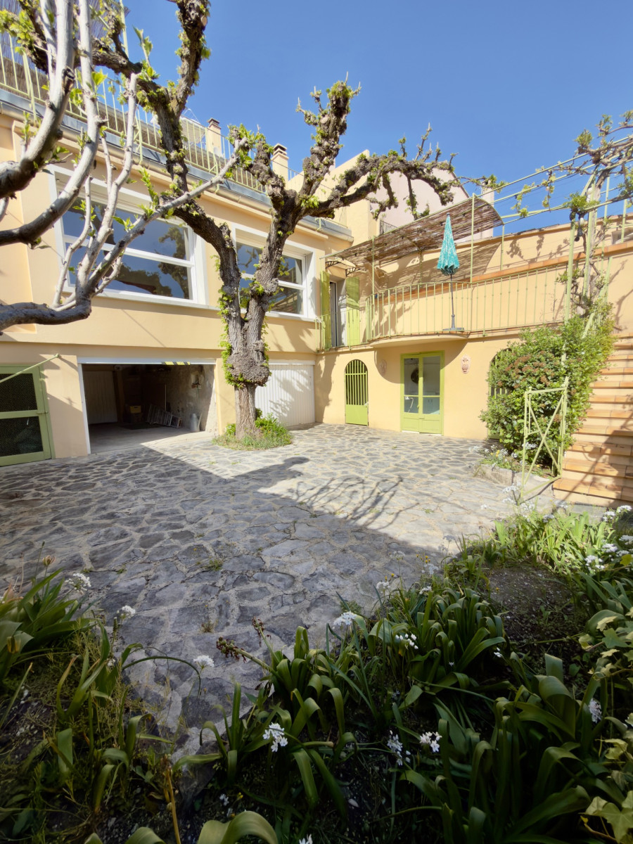 
                                                Vente
                                                 NYONS Centre DROME PROVENCALE VILLA 185M² 5 Chambres JARDIN 500M² TERRASSE PLEIN SUD