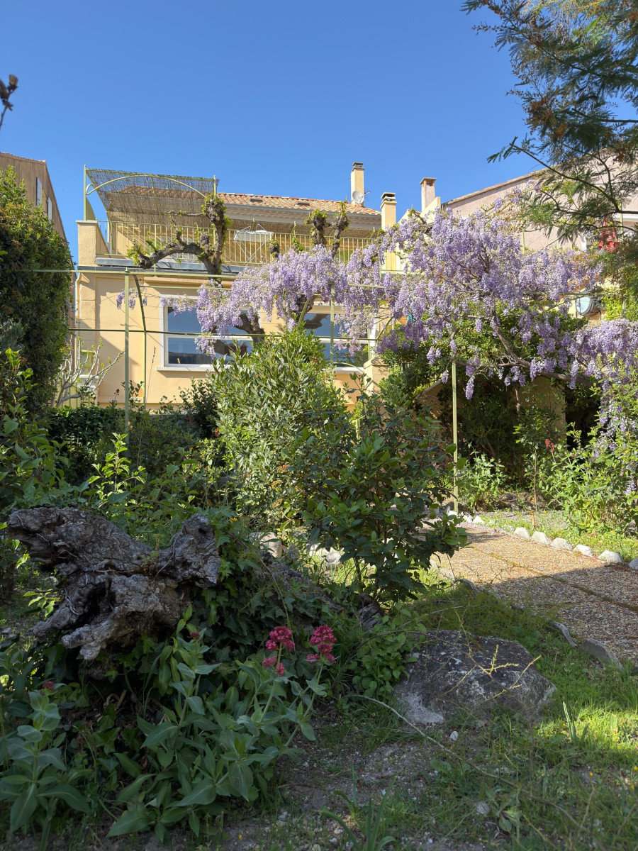 
                                                Vente
                                                 NYONS Centre DROME PROVENCALE VILLA 185M² 5 Chambres JARDIN 500M² TERRASSE PLEIN SUD
