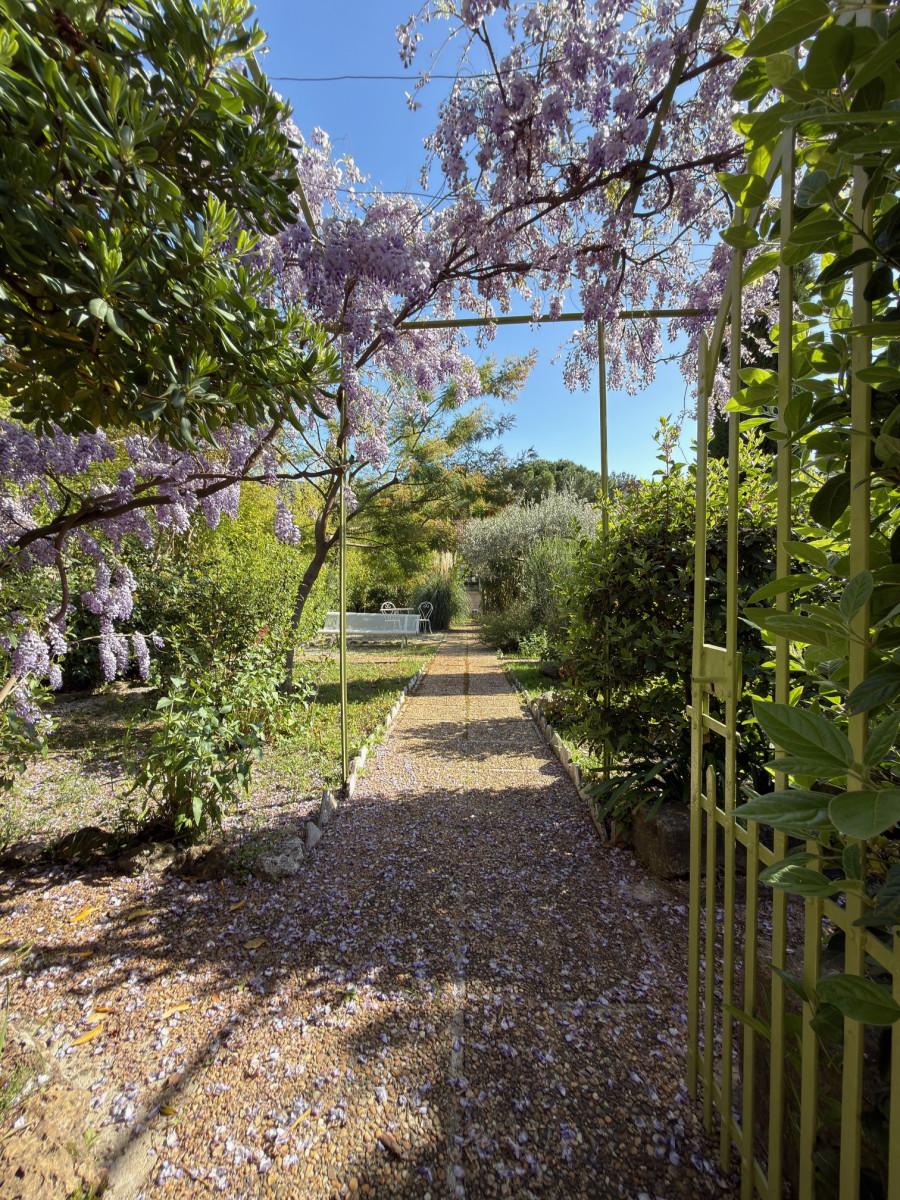
                                                Vente
                                                 NYONS Centre DROME PROVENCALE VILLA 185M² 5 Chambres JARDIN 500M² TERRASSE PLEIN SUD
