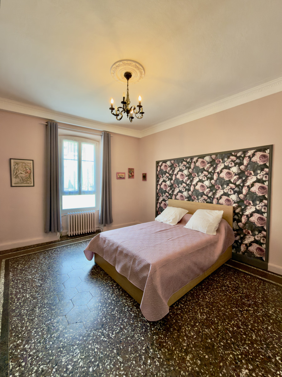 
                                                Vente
                                                 NYONS Centre DROME PROVENCALE VILLA 185M² 5 Chambres JARDIN 500M² TERRASSE PLEIN SUD