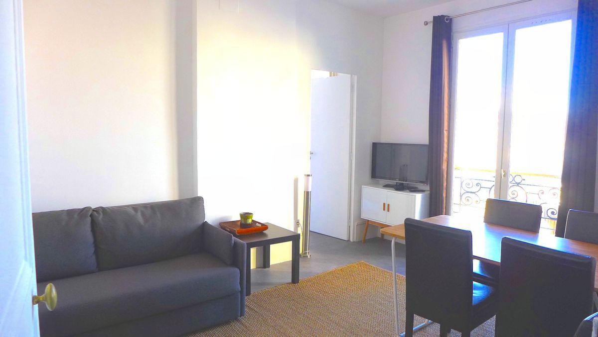 
                                                Location
                                                 Oberkampf, calme, vue dégagée, rénové, ascenceur