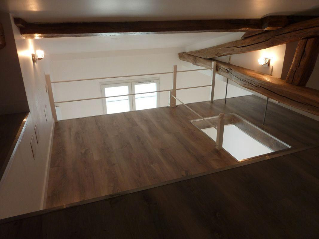 
                                                Location
                                                 Oberkampf, Studio Lumineux avec mezzanine