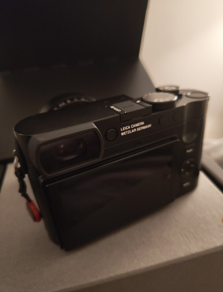 
                                                Photo
                                                 Objectif Summilux 28 mm f/1,7 ASPH – Noir