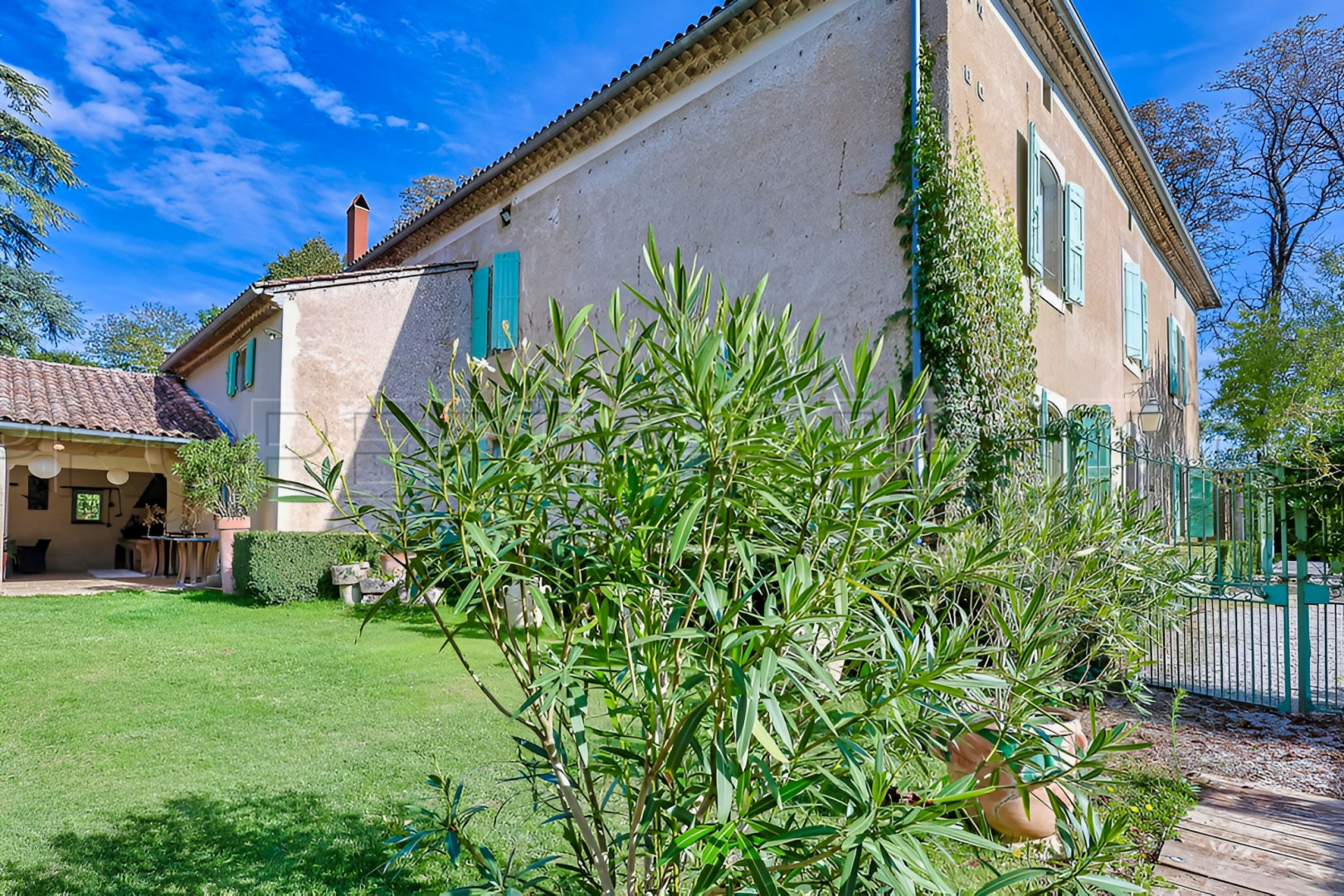 
                                                Vente
                                                 OCCITANIE DOMAINE MARIAGES EVENEMENTIEL 2,8 HA