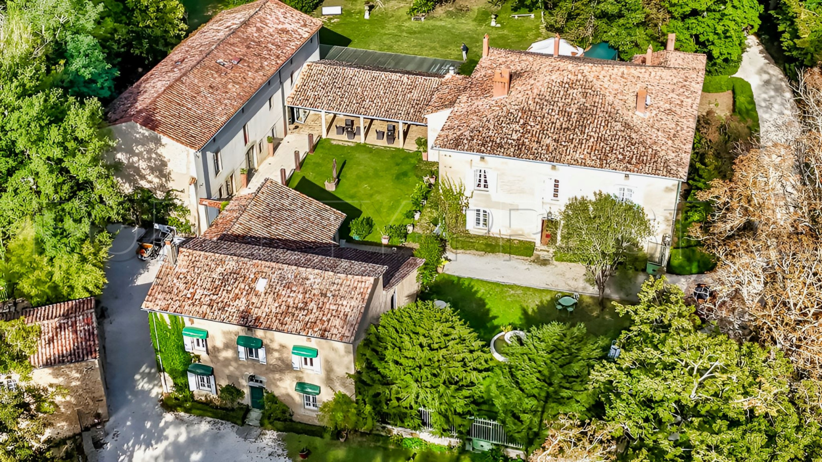 
                                                Vente
                                                 OCCITANIE DOMAINE MARIAGES EVENEMENTIEL 2,8 HA