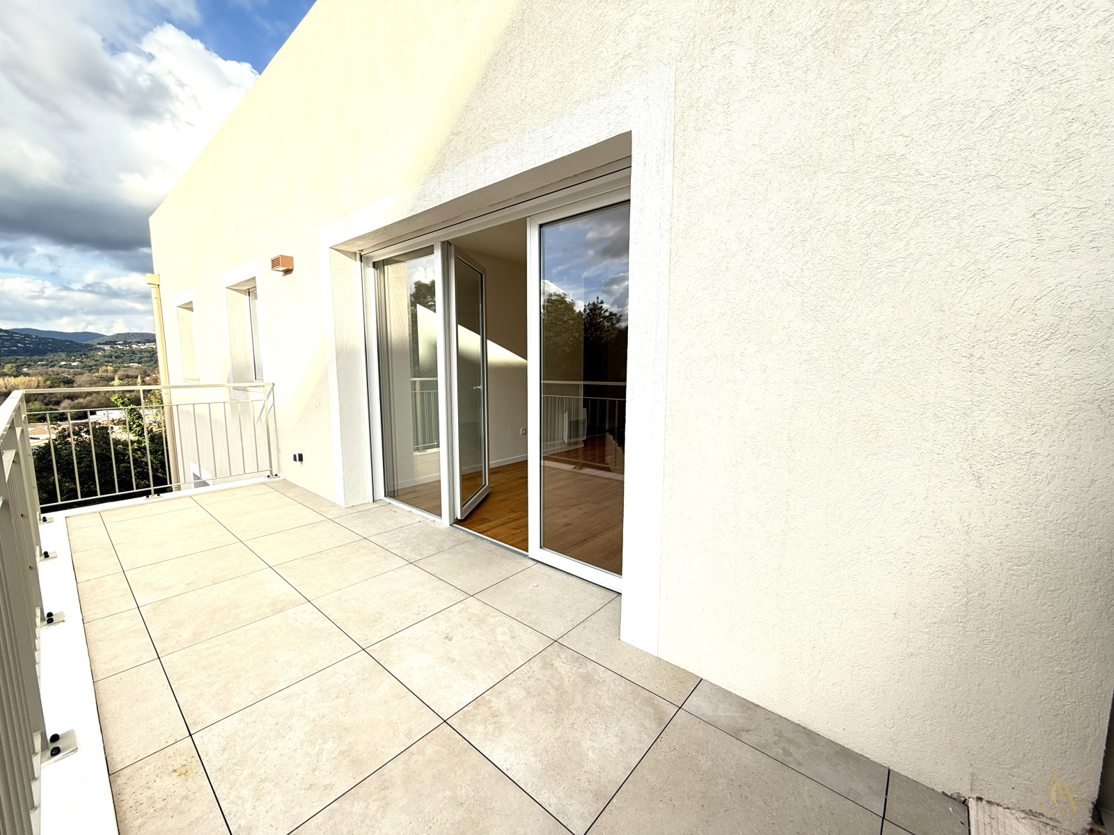 
                                                Vente
                                                 OFFRES EXCLUSIVES pour ce Joli T3 – lumineux et vue Grimaud à Cogolin