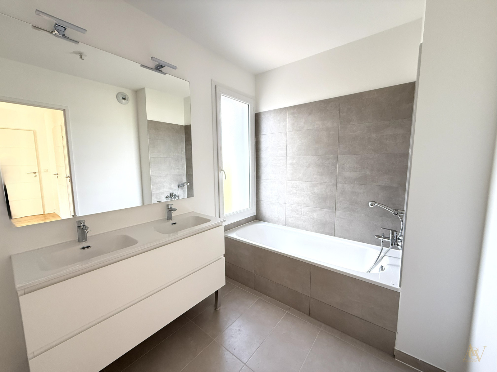 
                                                Vente
                                                 OFFRES EXCLUSIVES pour ce Joli T3 – lumineux et vue Grimaud à Cogolin