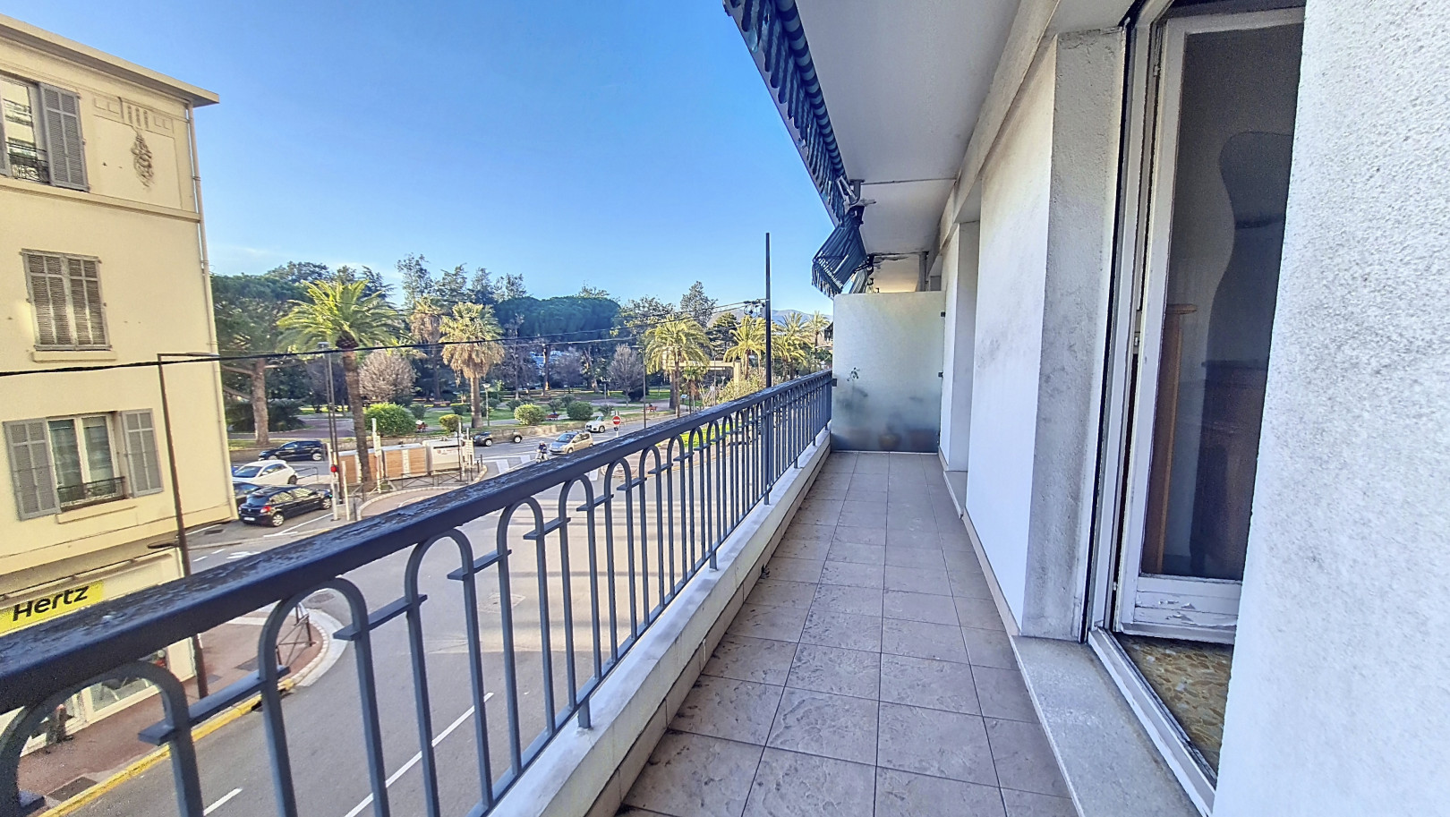 
                                                Vente
                                                 OPPORTUNITE A SAISIR - appartement F4 - 90m² avec grand garage e