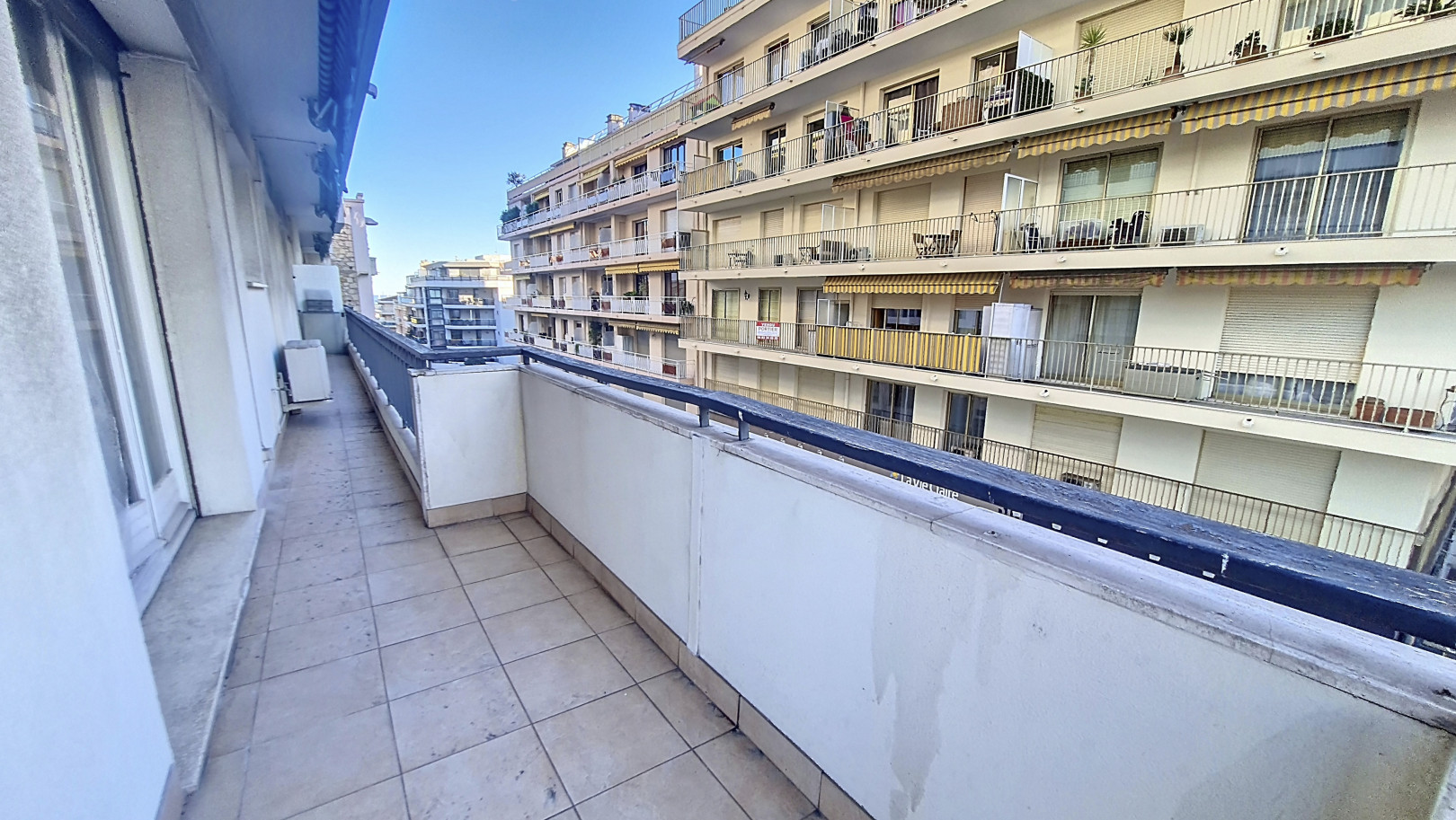 
                                                Vente
                                                 OPPORTUNITE A SAISIR - appartement F4 - 90m² avec grand garage e