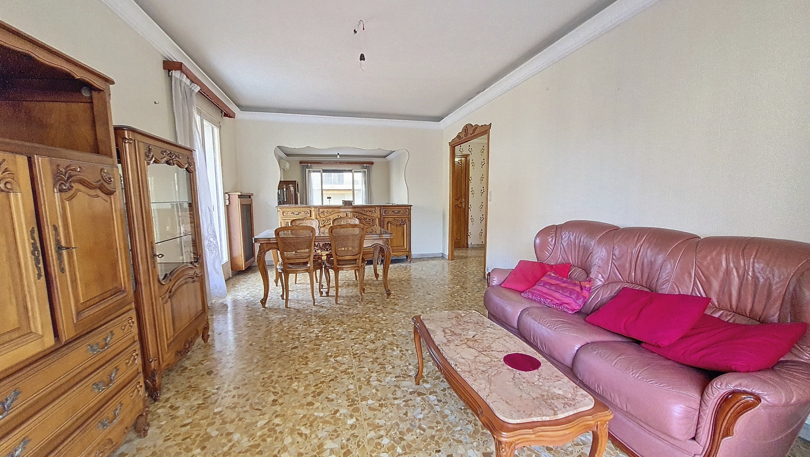 
                                                Vente
                                                 OPPORTUNITE A SAISIR - appartement F4 - 90m² avec grand garage e