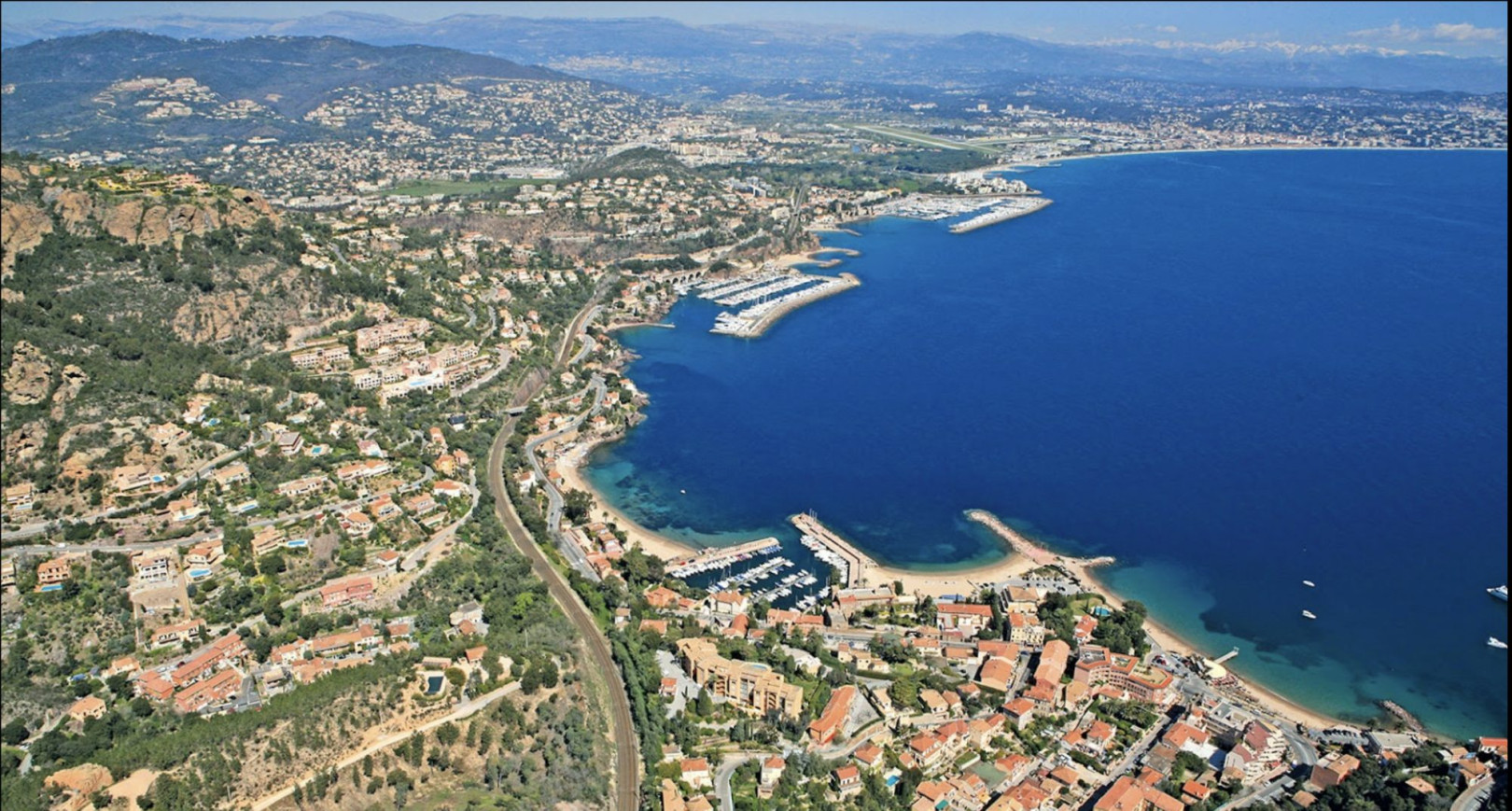 
                                                Vente
                                                 Opportunité prix/m2 - à 3 min des plages !