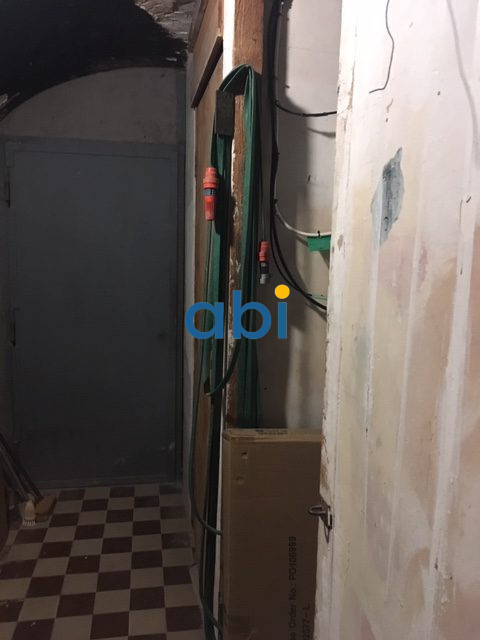 
                                                Vente
                                                 Opportunité Rare : Cave à Vendre