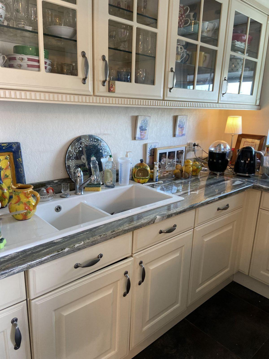 
                                                Location
                                                 Opportunité rare sur canal et Proxi tram 
Calme